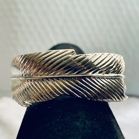 Unbranded Jewelry - Silver tone cuff bracelet